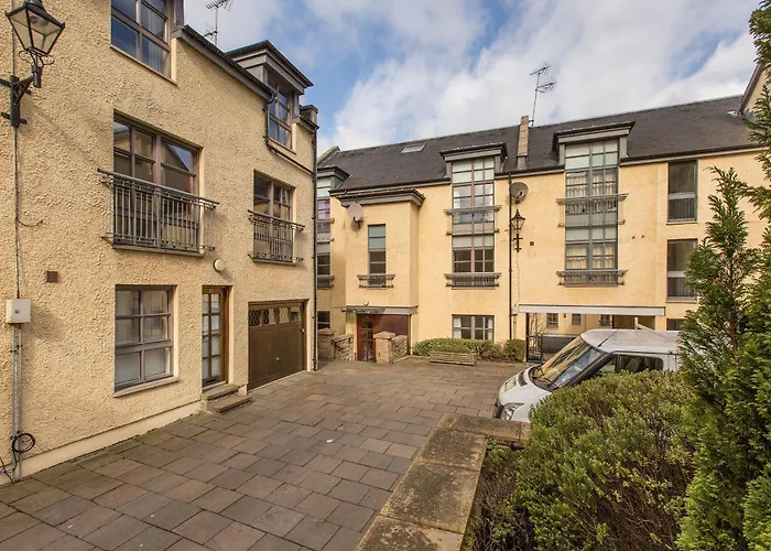 Old Tolbooth Wynd - 393